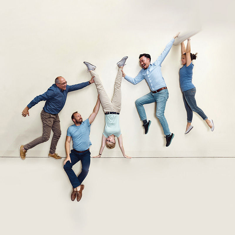 Christoph, VD för Christoph Miethke GmbH & Co. KG Tyskland; Ben, Produktchef B. Braun Storbritannien; Julia, hydrocefaluspatient Tyskland; Moses, Produktchef B. Braun Kina; Odra, Produktchef Aesculap Inc. USA