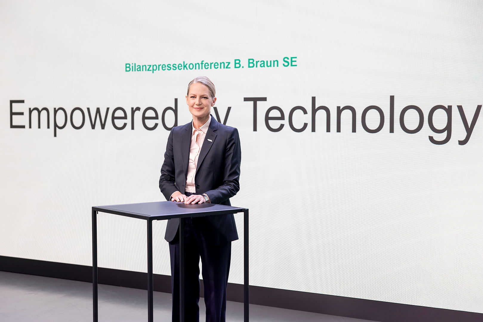 Anna Maria Braun presenterar årsredovisningskonferensen "Empowered by technology"