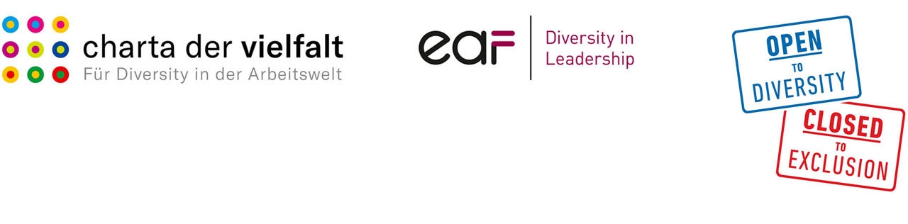 Texten ”Charter of diversity, for diversity in the working environment” bredvid logotypen med nio punkter i olika färger med olika konturer. Precis bredvid finns eaf-logotypen med texten ”Diversity in leadership”. Längst till höger finns en blå skylt med frasen ”Öppen för mångfald” och en röd skylt under med meningen ”Stängd för exkludering”. 