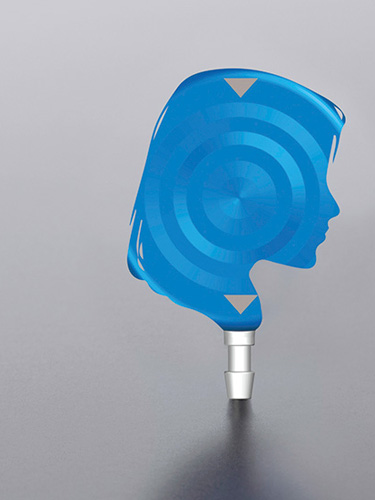 Blått material format som ett kvinnligt huvud