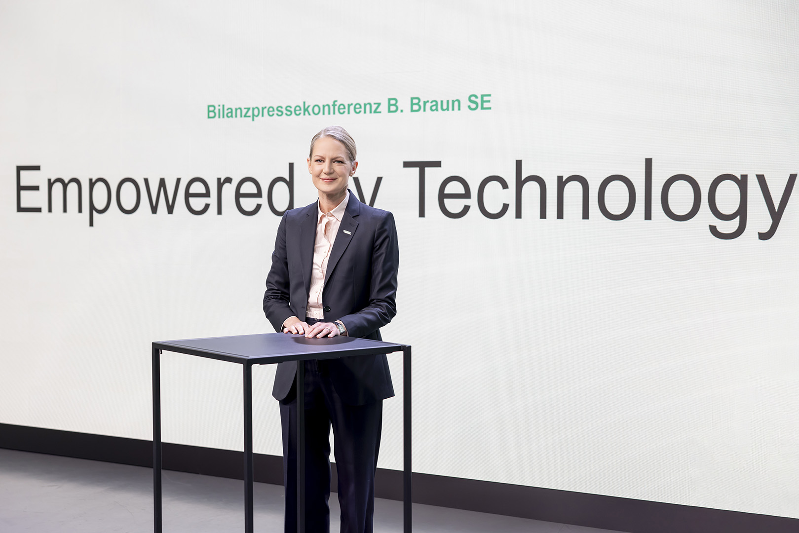 Anna Maria Braun presenterar årsredovisningskonferensen "Empowered by technology"